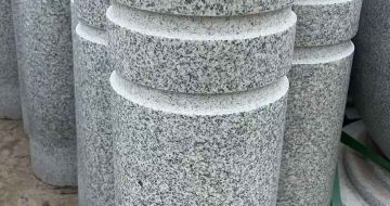 青岛 芝麻白花岗岩挡车柱、隔离柱多少钱