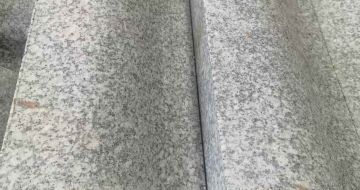 青岛芙蓉白S型拉丝面路沿石