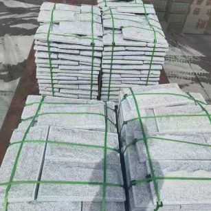 青岛 芝麻白蘑菇石装车出货