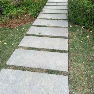 青岛 芝麻黑小区踏步、汀步石铺装效果