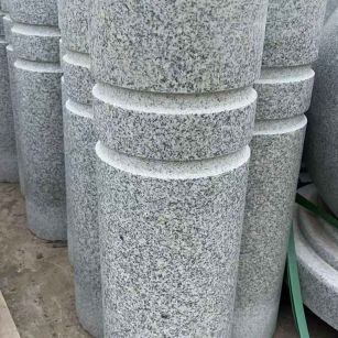 青岛 芝麻白花岗岩挡车柱、隔离柱多少钱