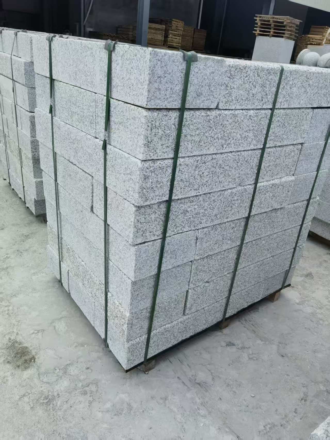 青岛 芙蓉白火烧两面路沿石