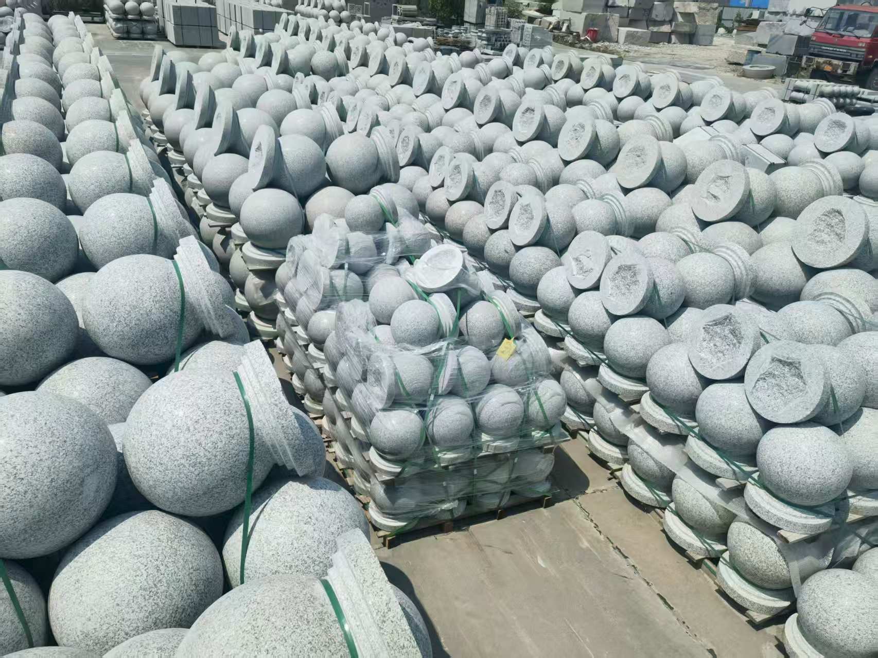 青岛 花岗岩实心圆球，石球，挡车球，挡车石，车止石，路障石。