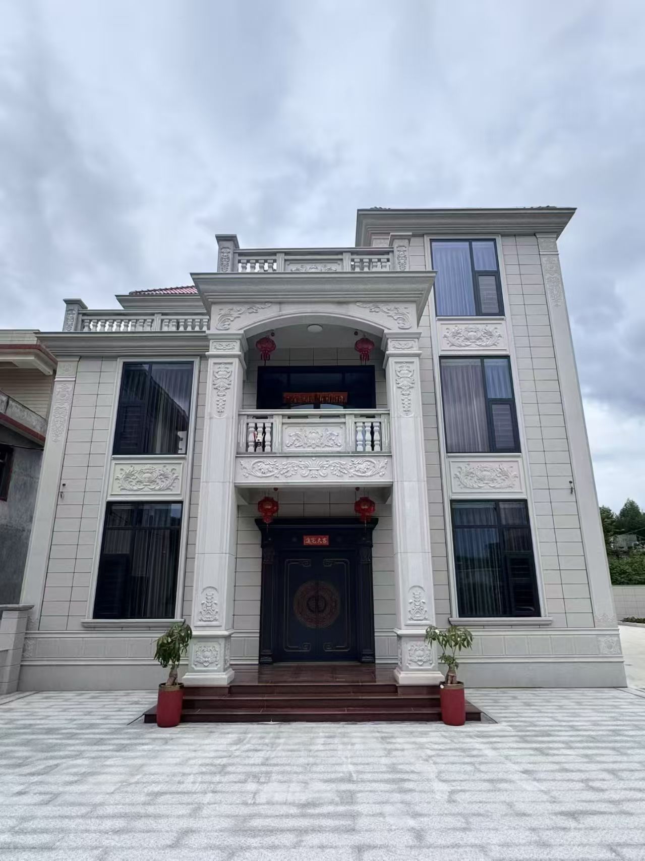 青岛 芝麻白石材别墅干挂案例展示