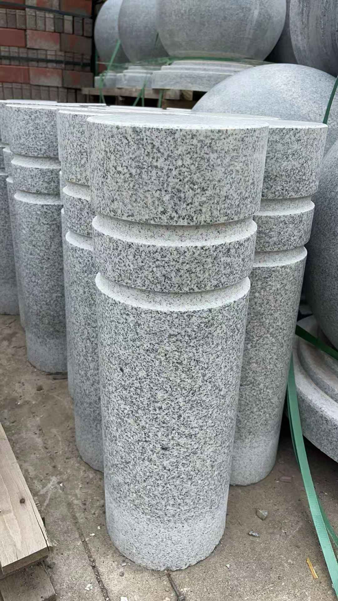 青岛 芝麻白花岗岩挡车柱、隔离柱多少钱