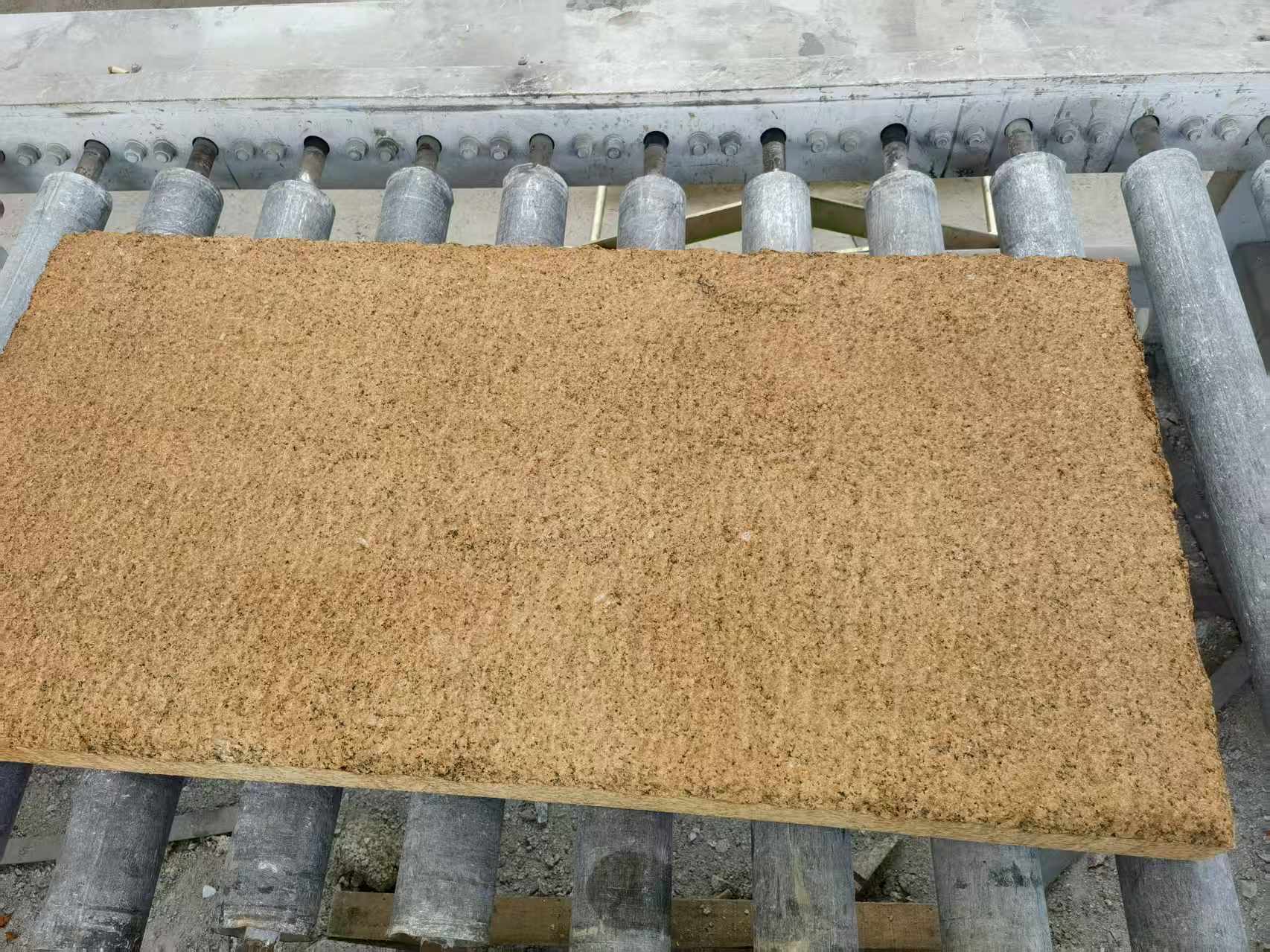 青岛 菠萝面老石板，做旧仿古石，流水线生产加工