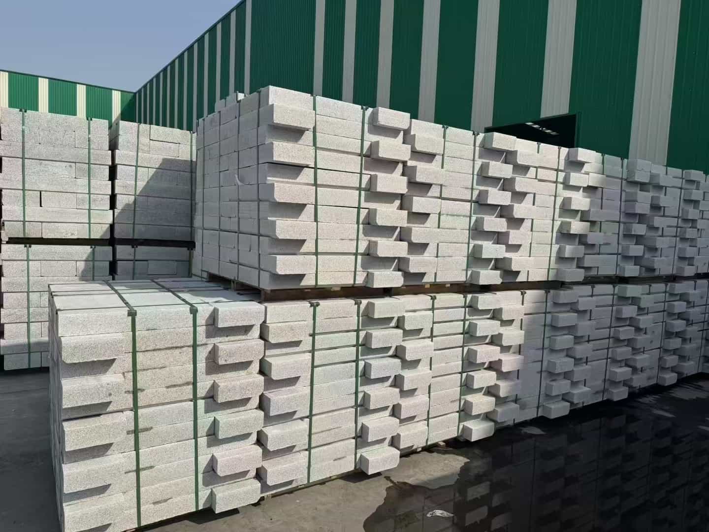 青岛芝麻白路沿石