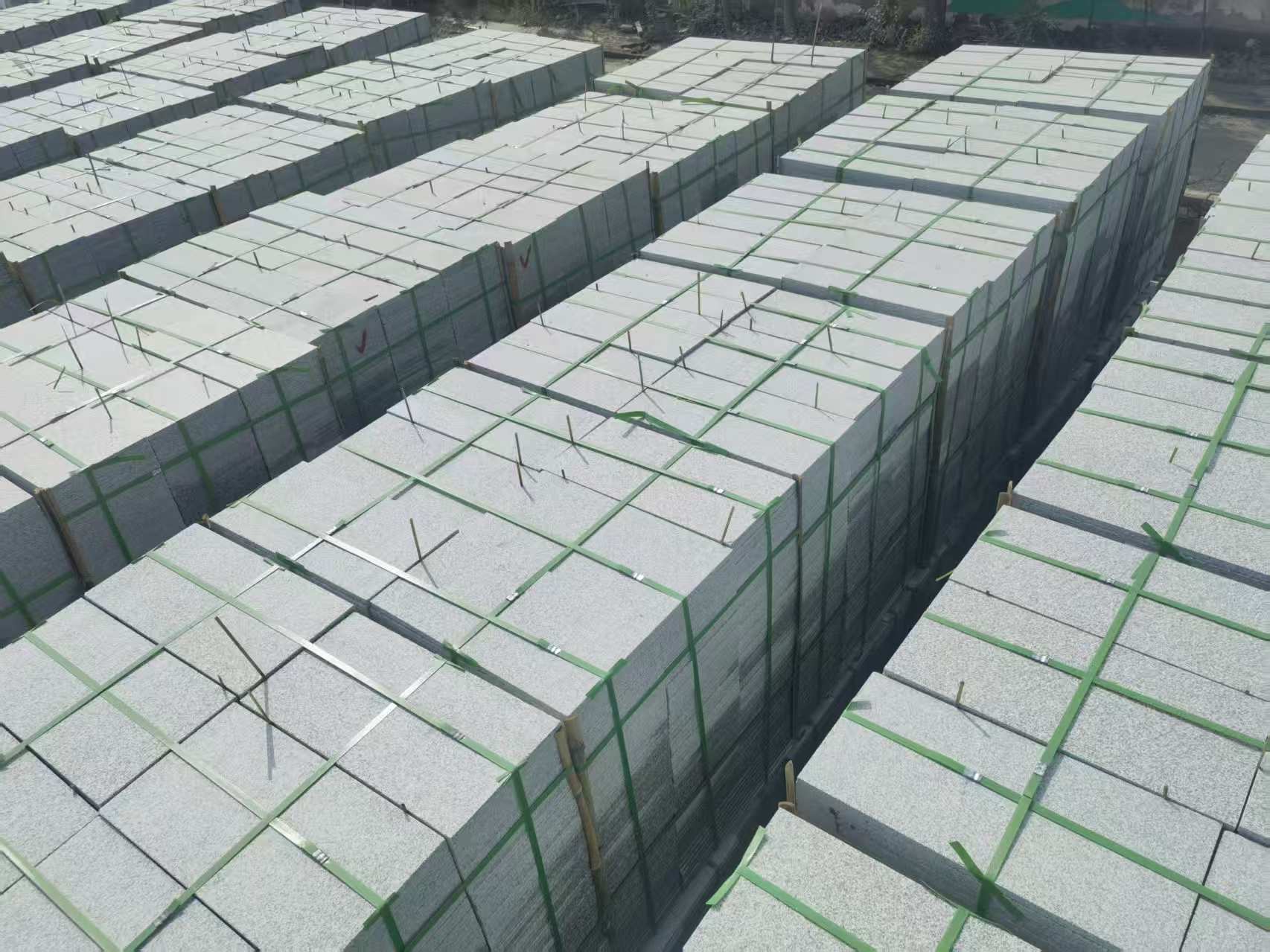 青岛 芝麻白1.8公分火烧300*600地铺，清仓大甩卖