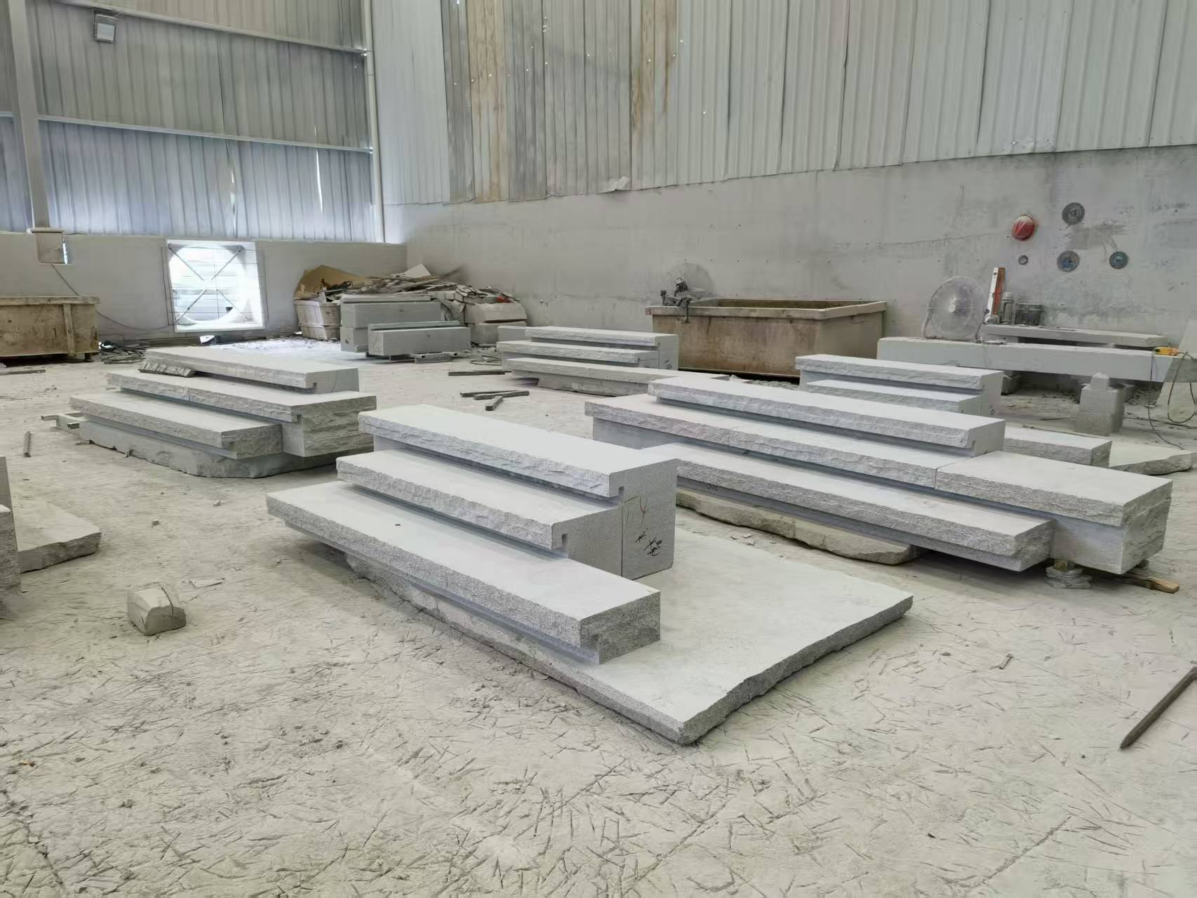 青岛 整石台阶（大面火烧+侧面自然面），出货前厂内拼装