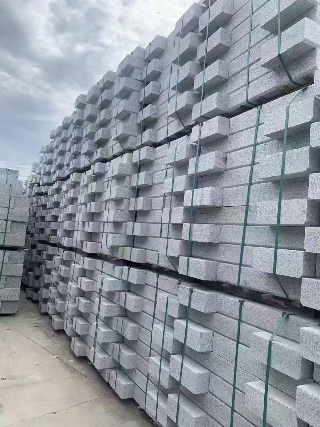 青岛 芝麻灰侧石