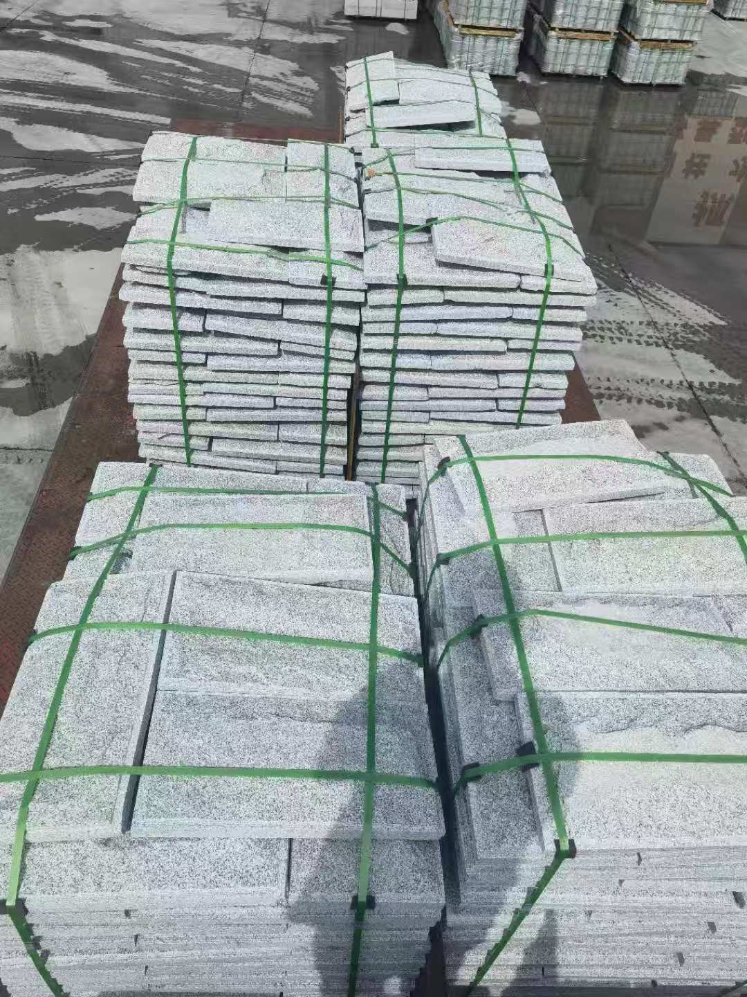 青岛 芝麻白蘑菇石装车出货