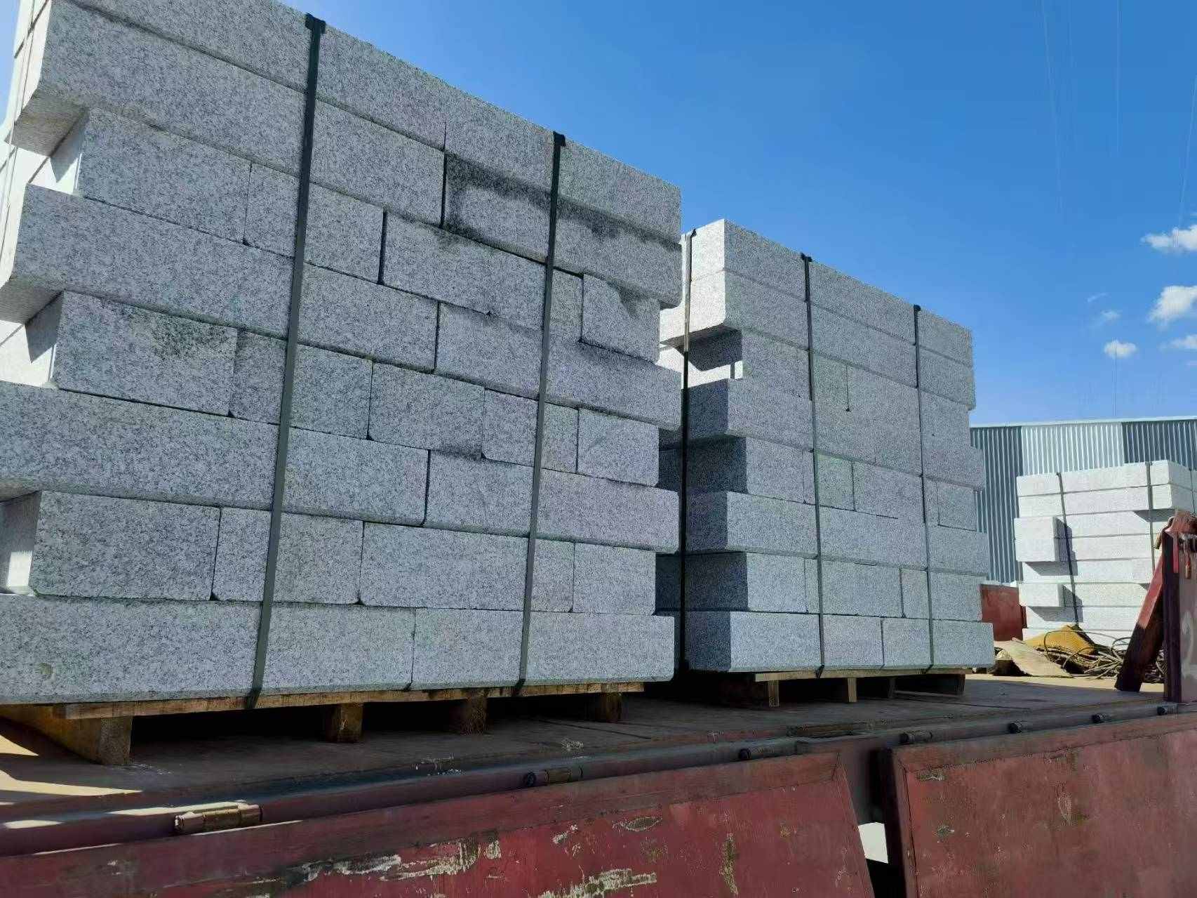 青岛 路沿石装车出货