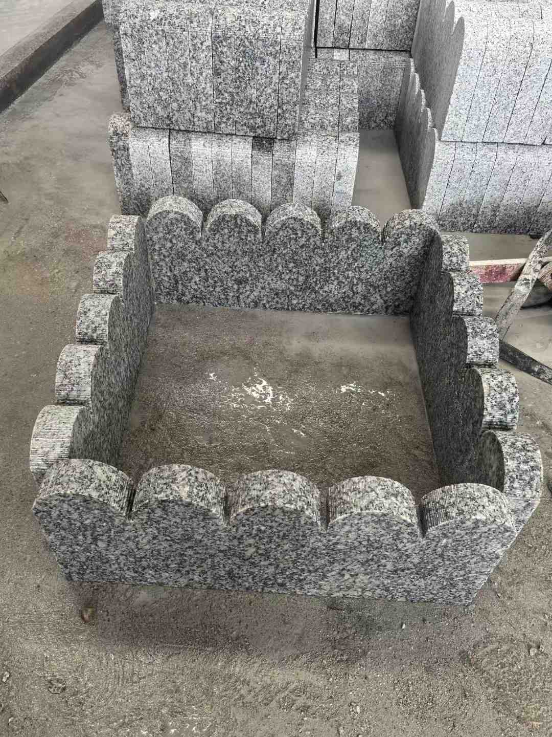 青岛 花边石、花坛围栏石、花池界石、菜园栅栏石、镶边石、波浪状界石介绍