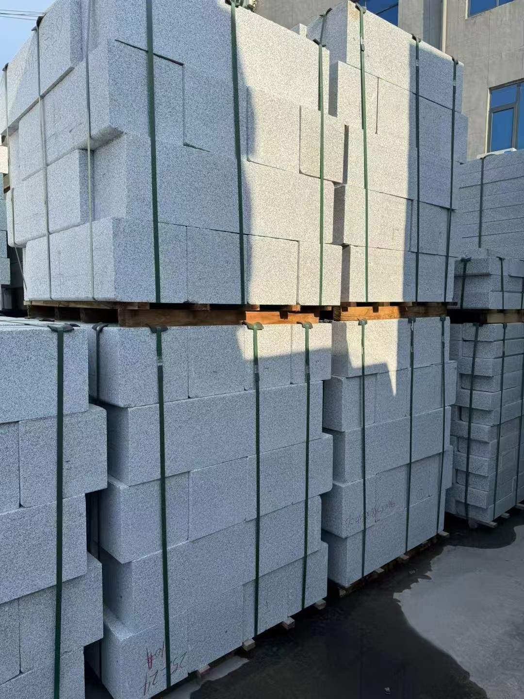 青岛 芝麻白路沿石