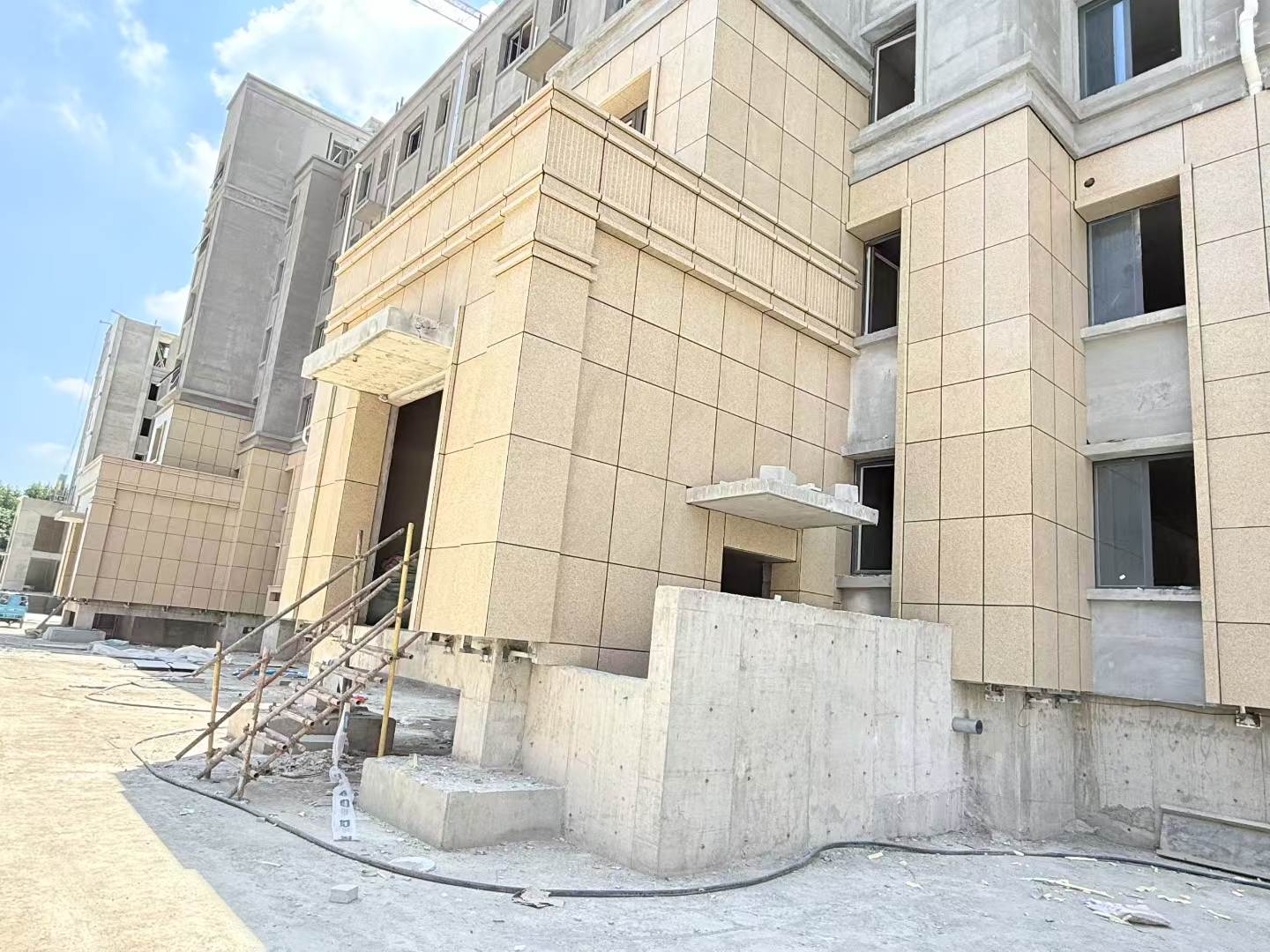 青岛 黄金麻干挂，工地实拍