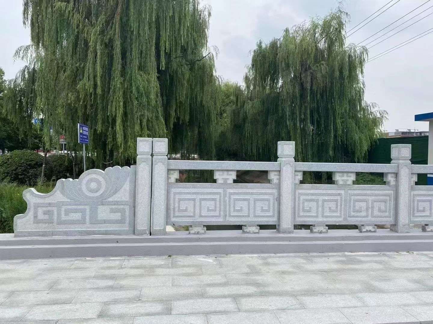 青岛 芝麻灰桥栏杆、河道栏杆安装效果