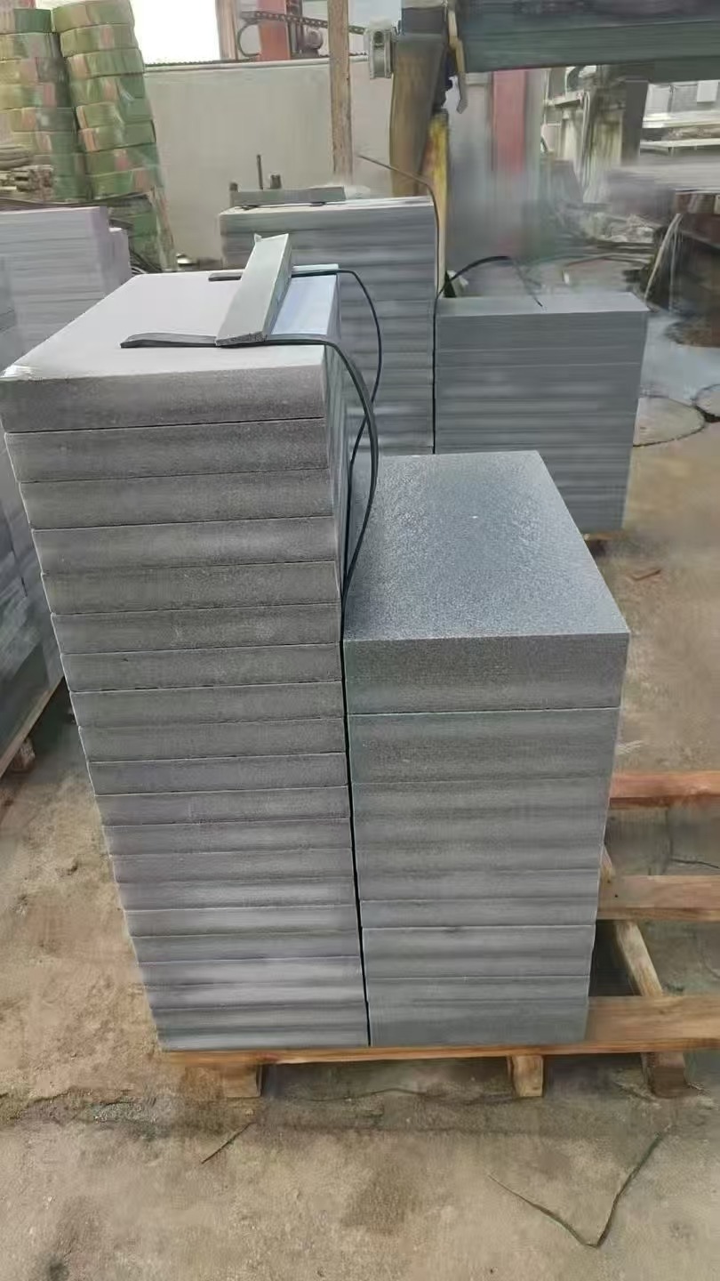 青岛 芝麻灰火烧面300*600*50地铺石材