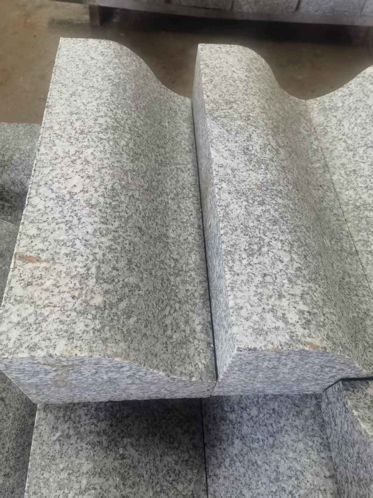 青岛芙蓉白S型拉丝面路沿石